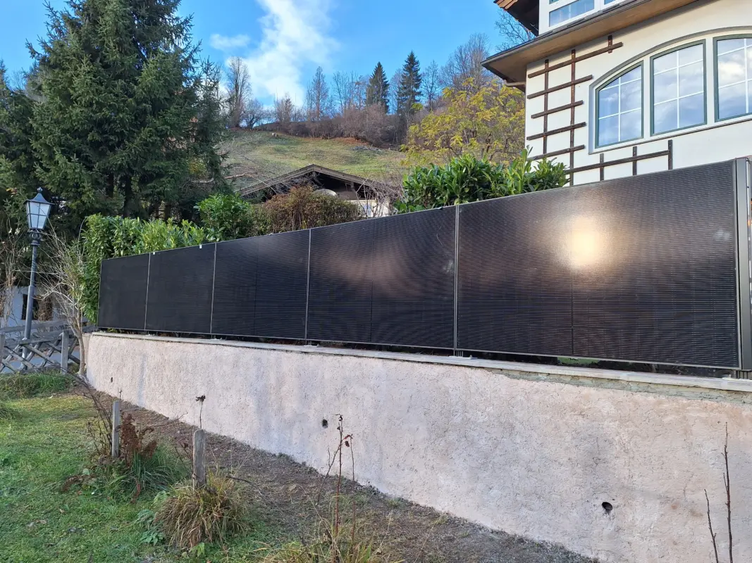 Solarpaneele im Heldenbild